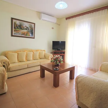 Familiar Apartment! Unwind With & Sea Views! 公寓 Sarandë