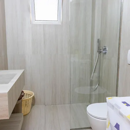 Familiar Apartment! Near The Sea! Free Parking! * ساراندا