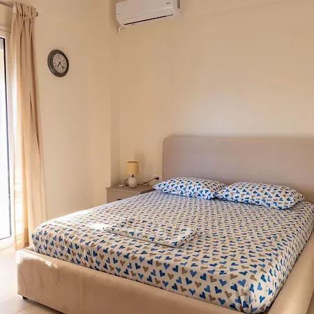 شقة Familiar Apartment! Near The Sea! Free Parking! *