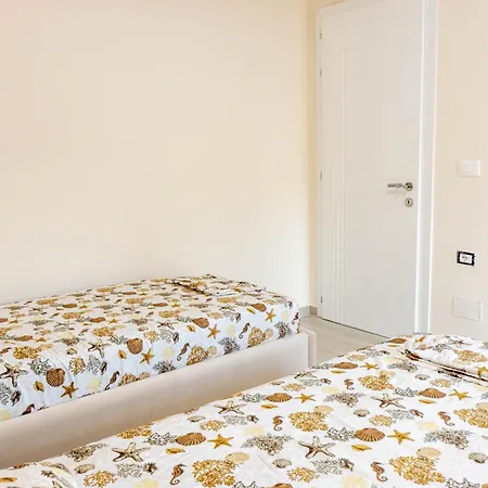 Familiar Apartment! Near The Sea! Free Parking! شقة *