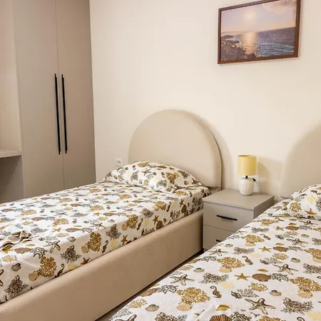 Familiar Apartment! Near The Sea! Free Parking! شقة ساراندا